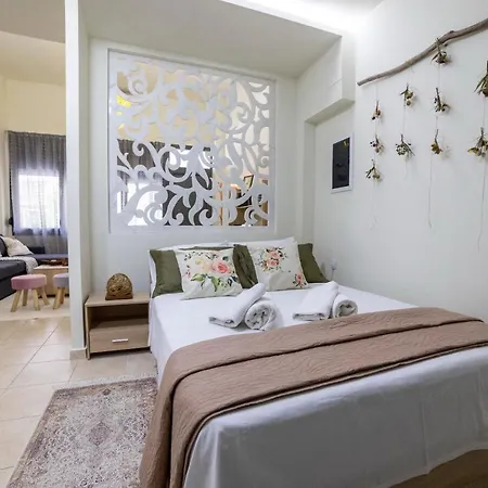 Maison D' Alice 2 דירה טריקלה